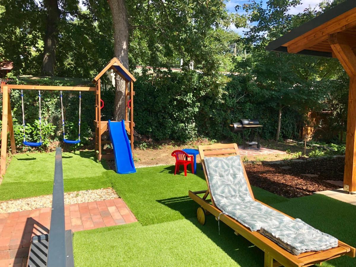 Case de vacanță Balaton Wellness Tom Cat Nyaralo 1 Wellness Es 1 Gyermekbarat Apartmannal *